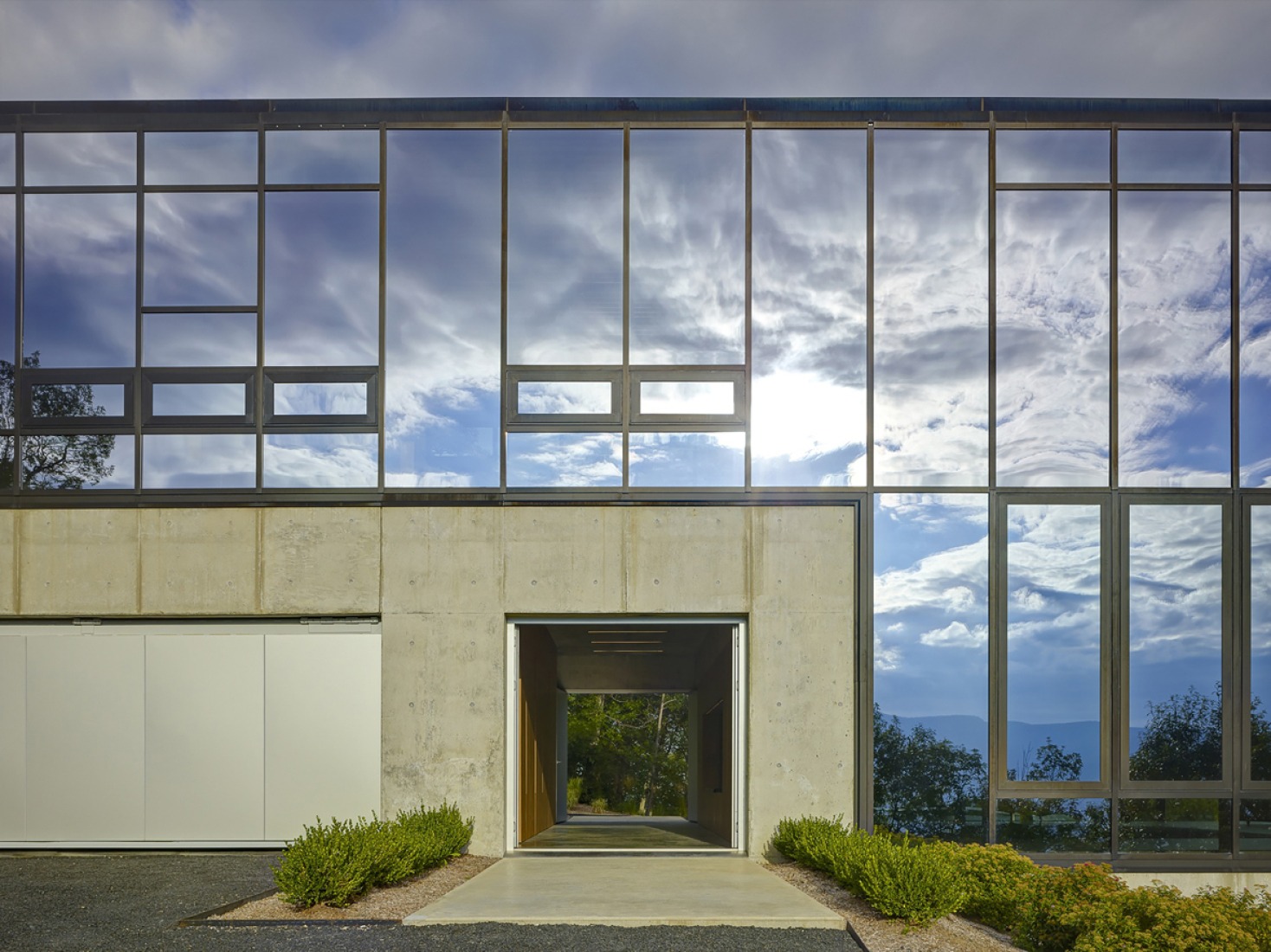 Detalle de fachada. Casa Shokan por Jay Bargmann. Fotografía © Brad Feinknopf. 