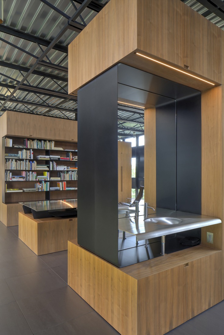 Interior. Casa Shokan por Jay Bargmann. Fotografía © Brad Feinknopf.