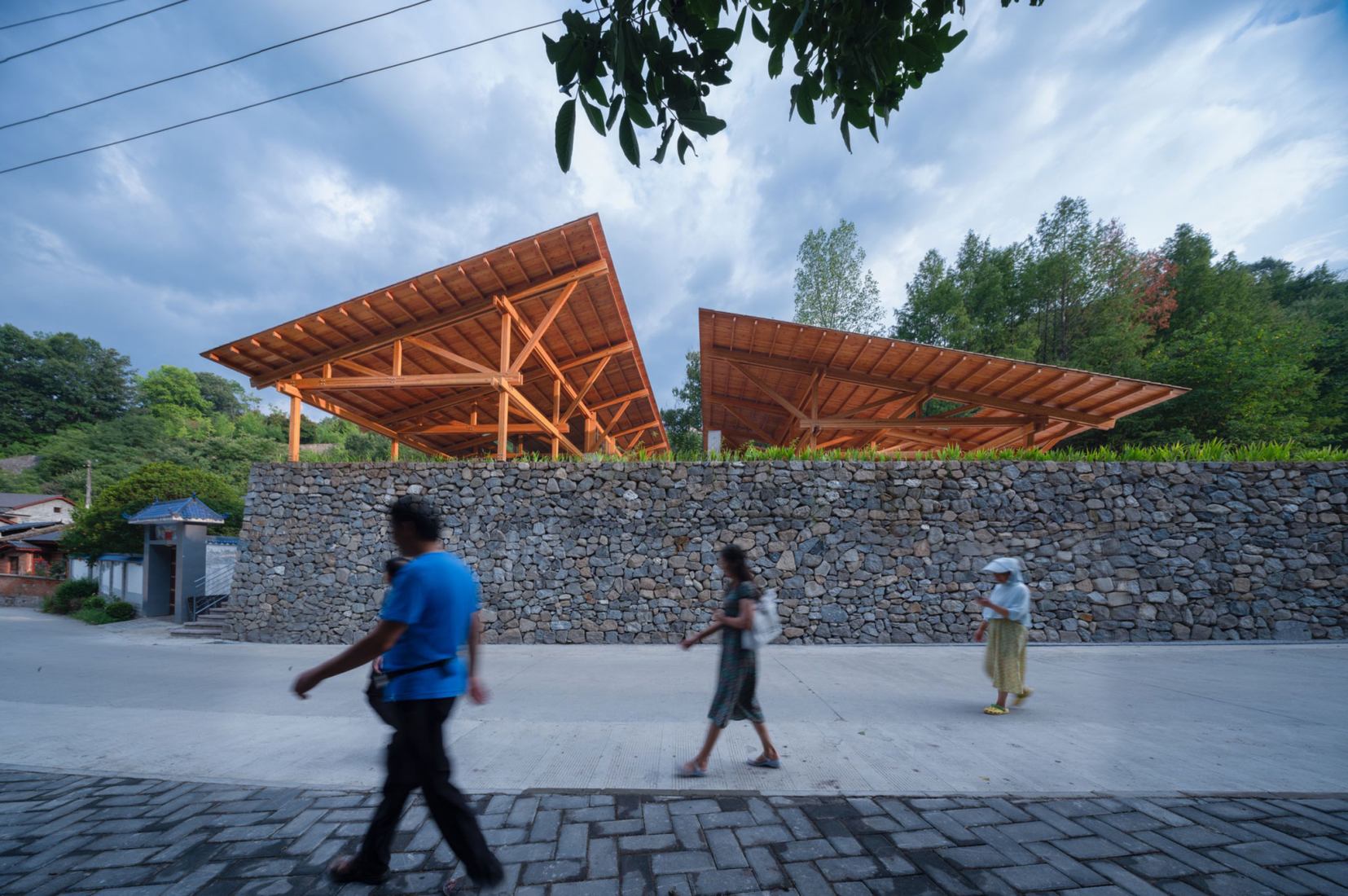 Multifunctional Service Center of Liuba Mountain Scenic Area by Shulin Architectural Design. Photograph by Yilong Zhao and Ang Wu.