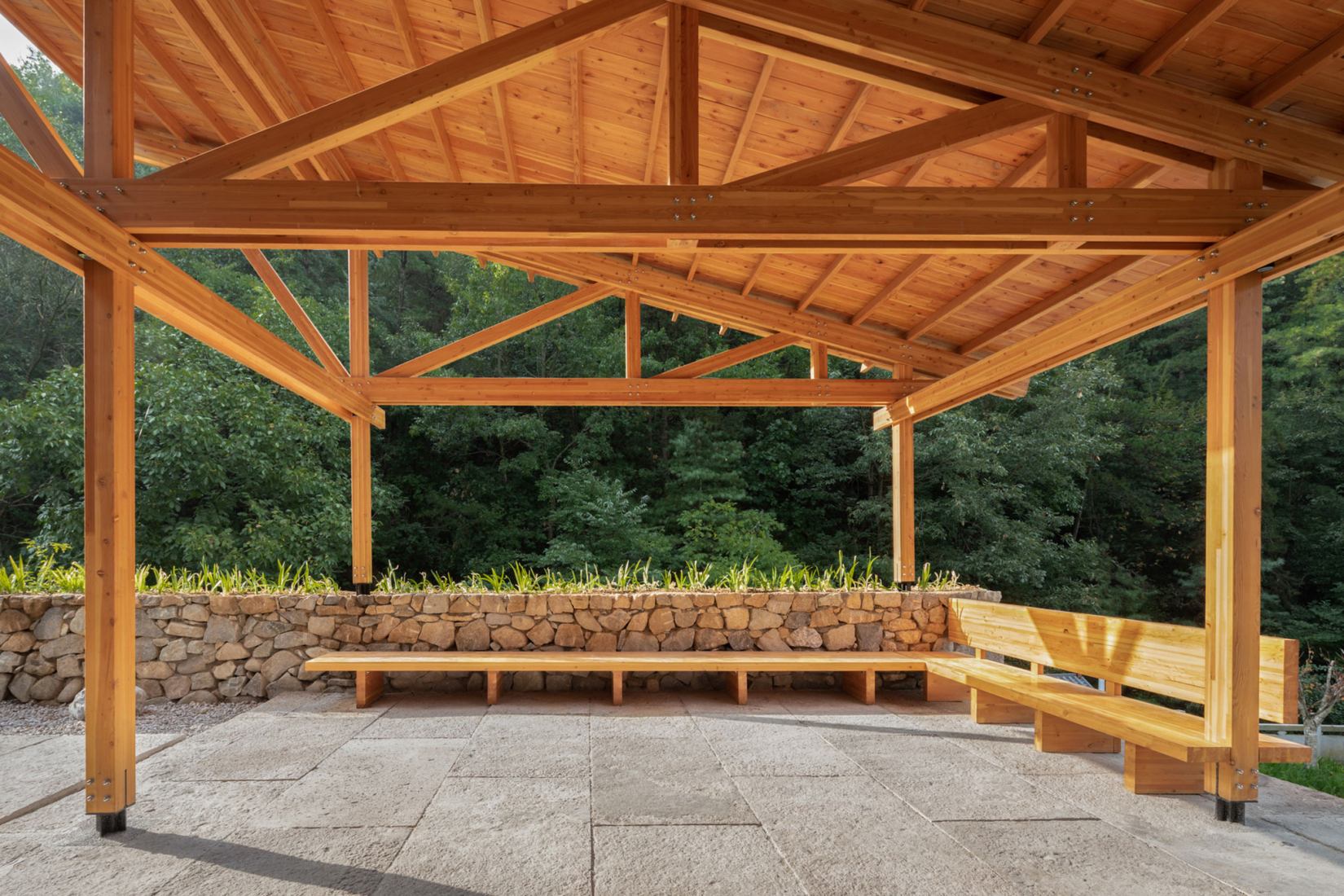 Multifunctional Service Center of Liuba Mountain Scenic Area by Shulin Architectural Design. Photograph by Yilong Zhao and Ang Wu.