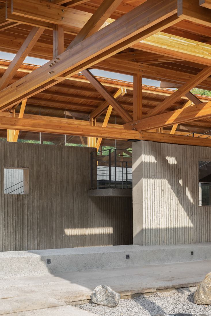 Multifunctional Service Center of Liuba Mountain Scenic Area by Shulin Architectural Design. Photograph by Yilong Zhao and Ang Wu.
