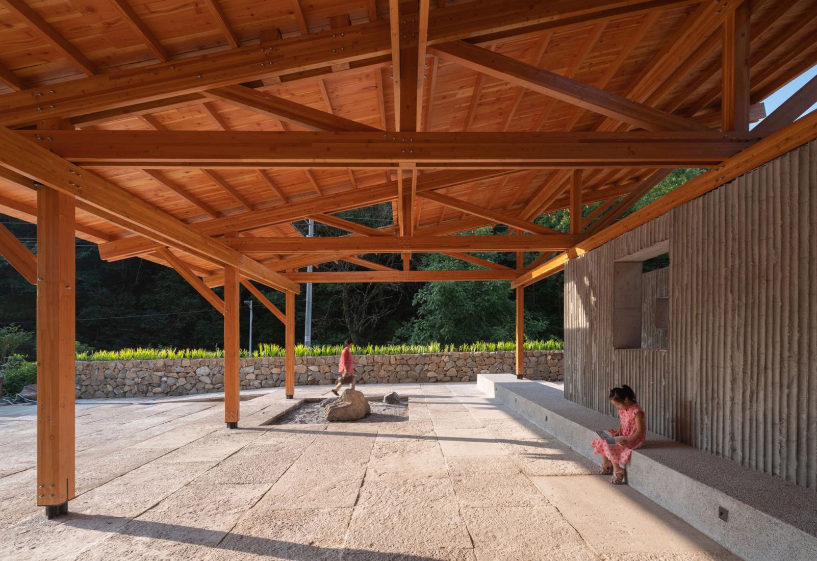 Multifunctional Service Center of Liuba Mountain Scenic Area by Shulin Architectural Design. Photograph by Yilong Zhao and Ang Wu.
