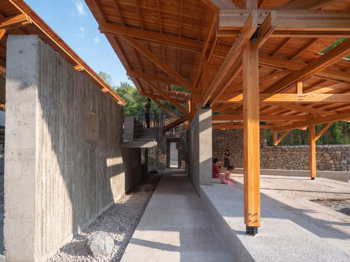 Multifunctional Service Center of Liuba Mountain Scenic Area by Shulin Architectural Design. Photograph by Yilong Zhao and Ang Wu.
