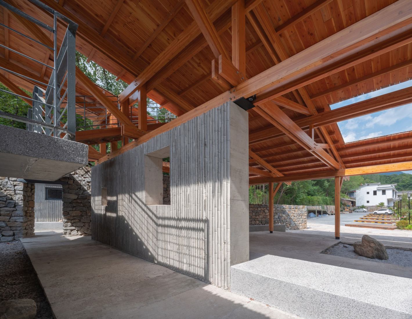 Multifunctional Service Center of Liuba Mountain Scenic Area by Shulin Architectural Design. Photograph by Yilong Zhao and Ang Wu.