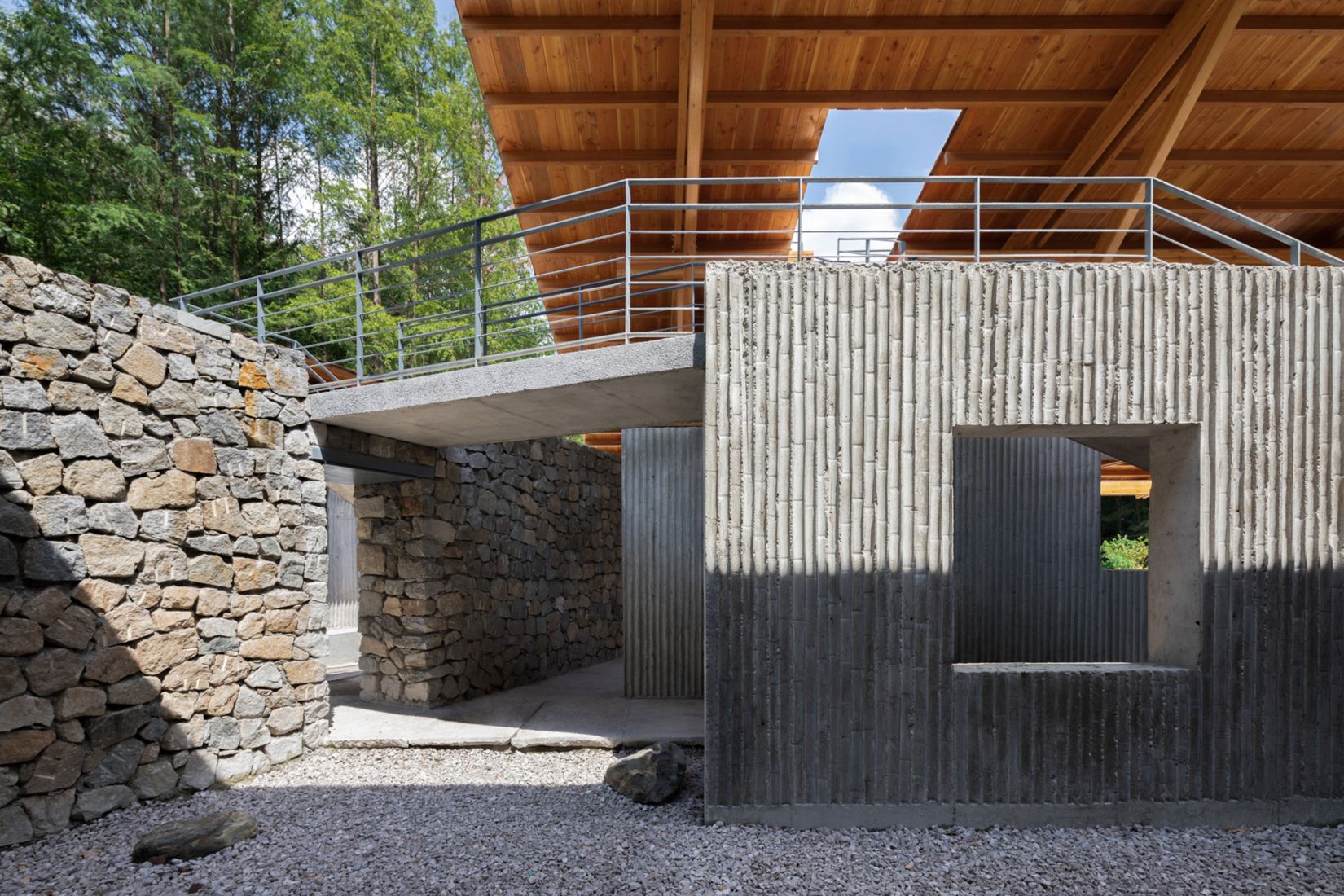 Multifunctional Service Center of Liuba Mountain Scenic Area by Shulin Architectural Design. Photograph by Yilong Zhao and Ang Wu.