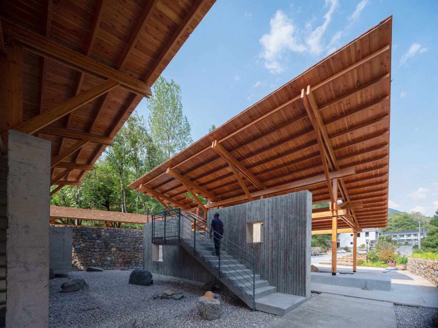 Multifunctional Service Center of Liuba Mountain Scenic Area by Shulin Architectural Design. Photograph by Yilong Zhao and Ang Wu.