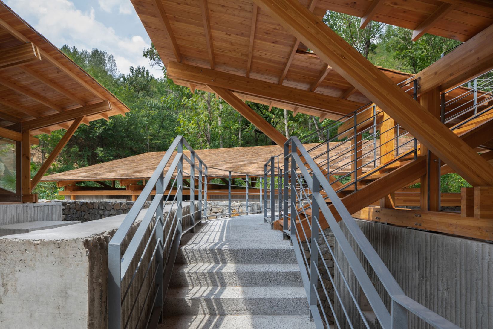 Multifunctional Service Center of Liuba Mountain Scenic Area by Shulin Architectural Design. Photograph by Yilong Zhao and Ang Wu.