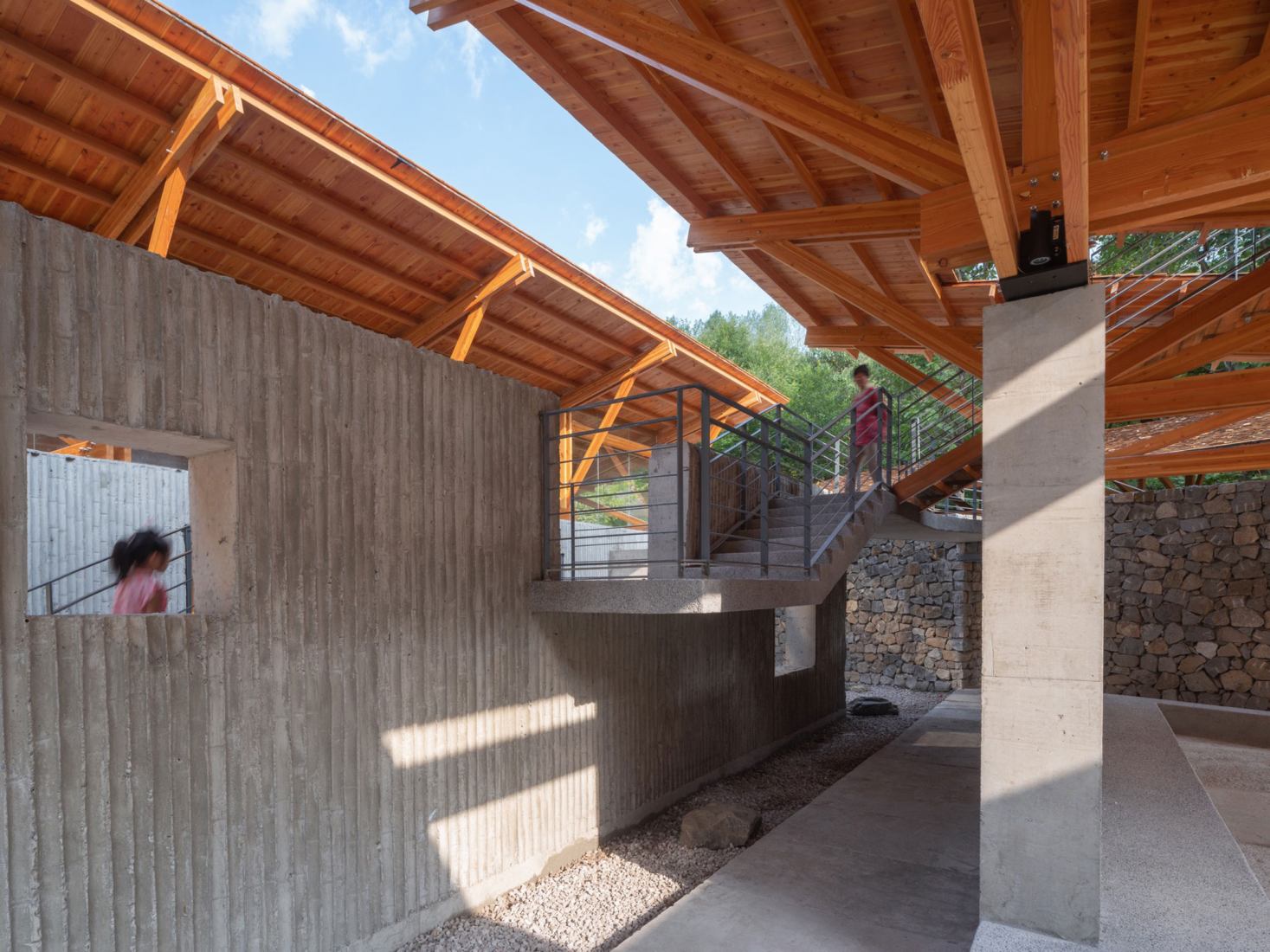 Multifunctional Service Center of Liuba Mountain Scenic Area by Shulin Architectural Design. Photograph by Yilong Zhao and Ang Wu.