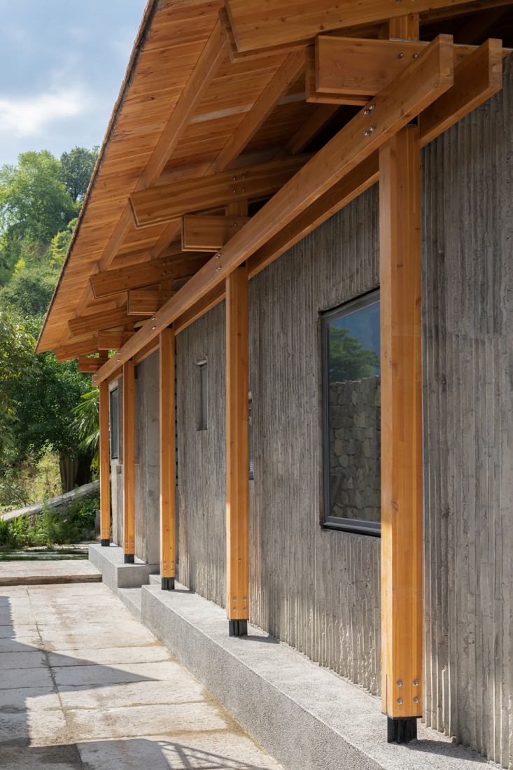 Multifunctional Service Center of Liuba Mountain Scenic Area by Shulin Architectural Design. Photograph by Yilong Zhao and Ang Wu.