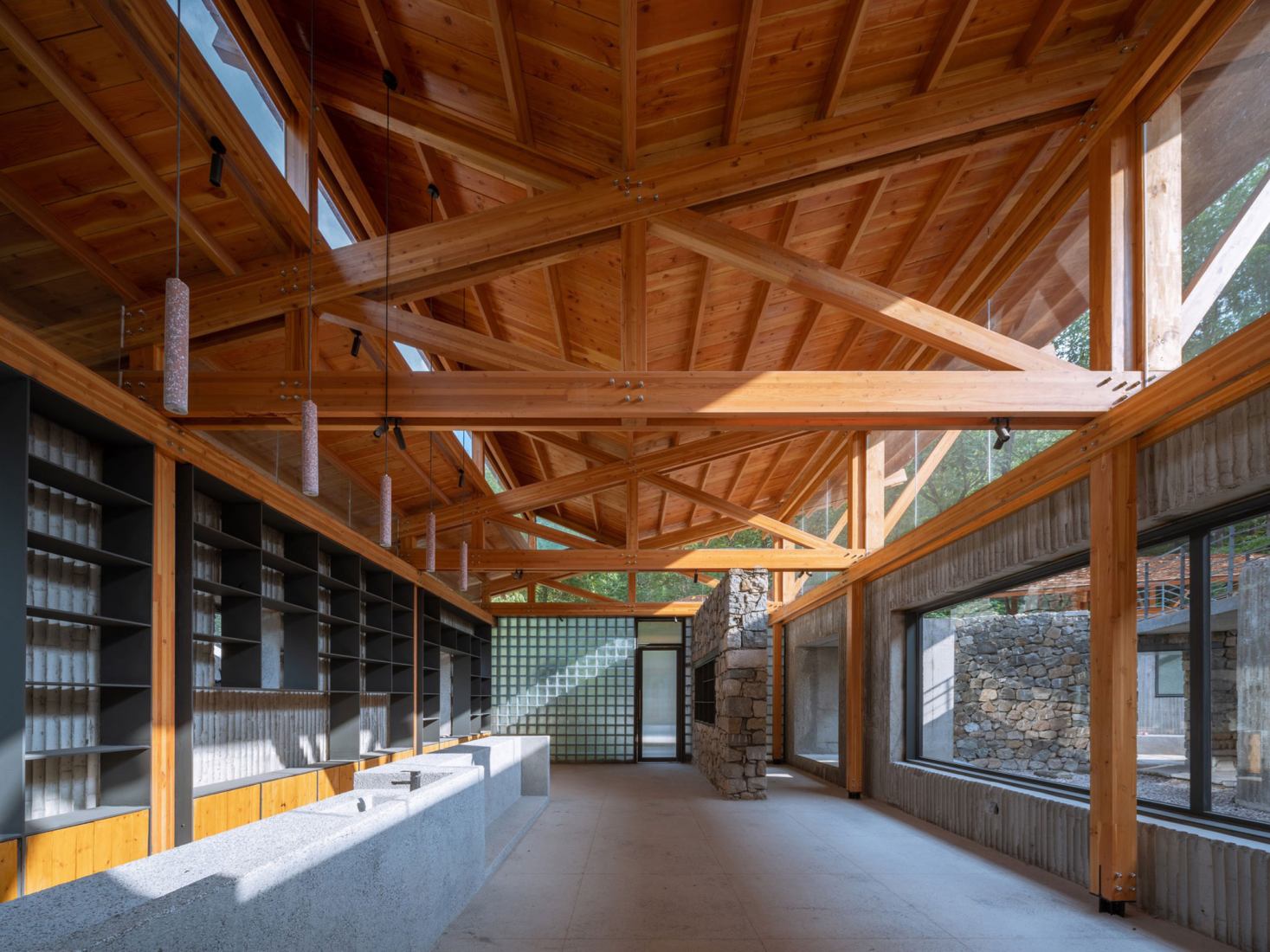 Multifunctional Service Center of Liuba Mountain Scenic Area by Shulin Architectural Design. Photograph by Yilong Zhao and Ang Wu.