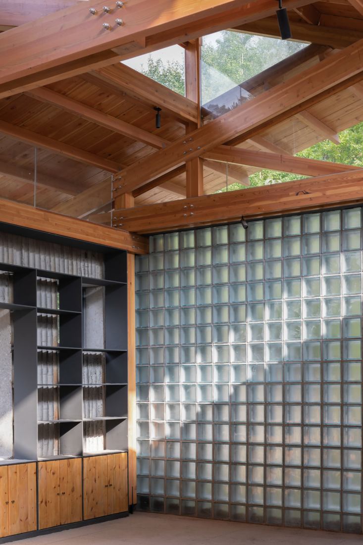 Multifunctional Service Center of Liuba Mountain Scenic Area by Shulin Architectural Design. Photograph by Yilong Zhao and Ang Wu.