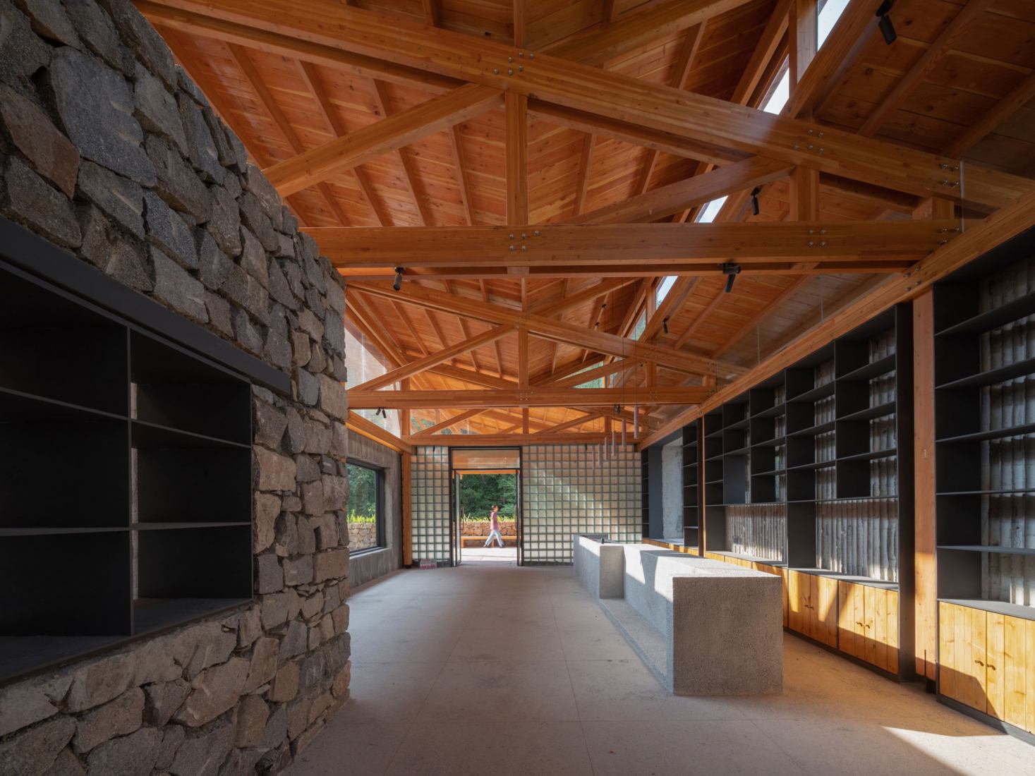Multifunctional Service Center of Liuba Mountain Scenic Area by Shulin Architectural Design. Photograph by Yilong Zhao and Ang Wu.