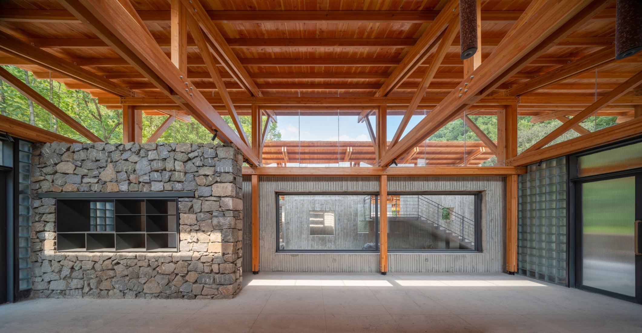 Multifunctional Service Center of Liuba Mountain Scenic Area by Shulin Architectural Design. Photograph by Yilong Zhao and Ang Wu.