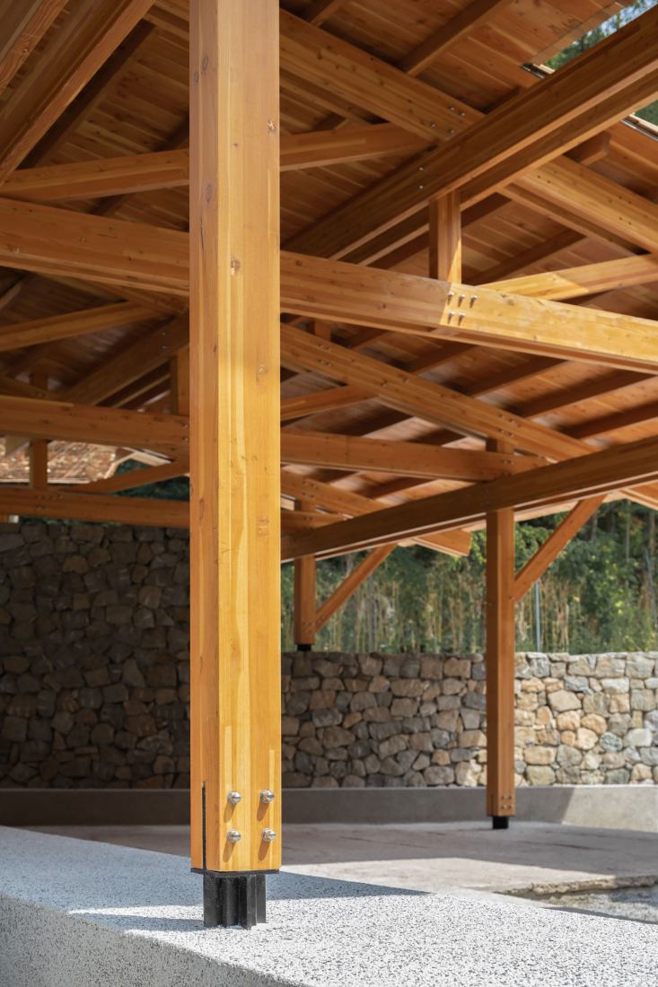 Multifunctional Service Center of Liuba Mountain Scenic Area by Shulin Architectural Design. Photograph by Yilong Zhao and Ang Wu.