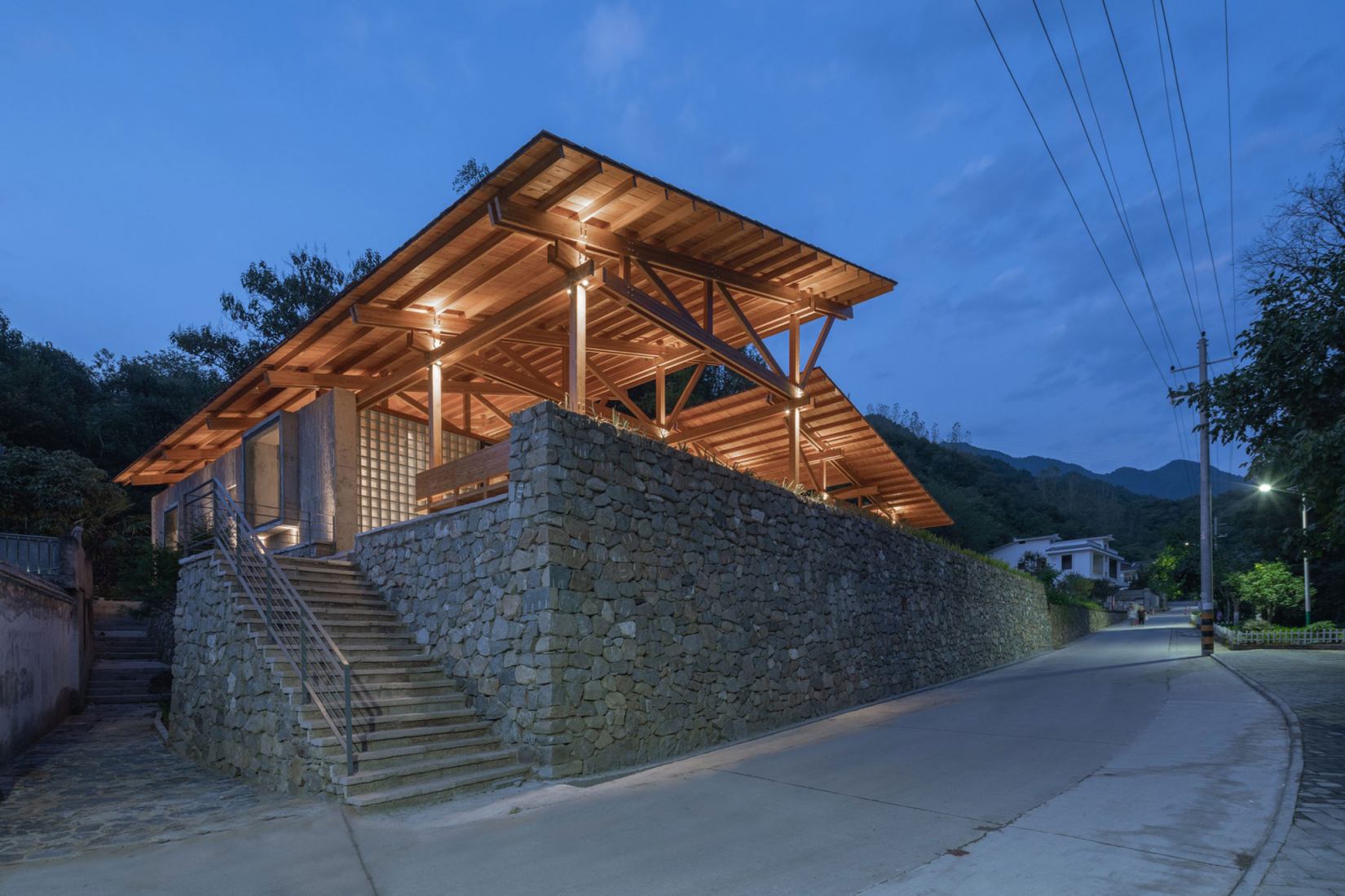 Multifunctional Service Center of Liuba Mountain Scenic Area by Shulin Architectural Design. Photograph by Yilong Zhao and Ang Wu.