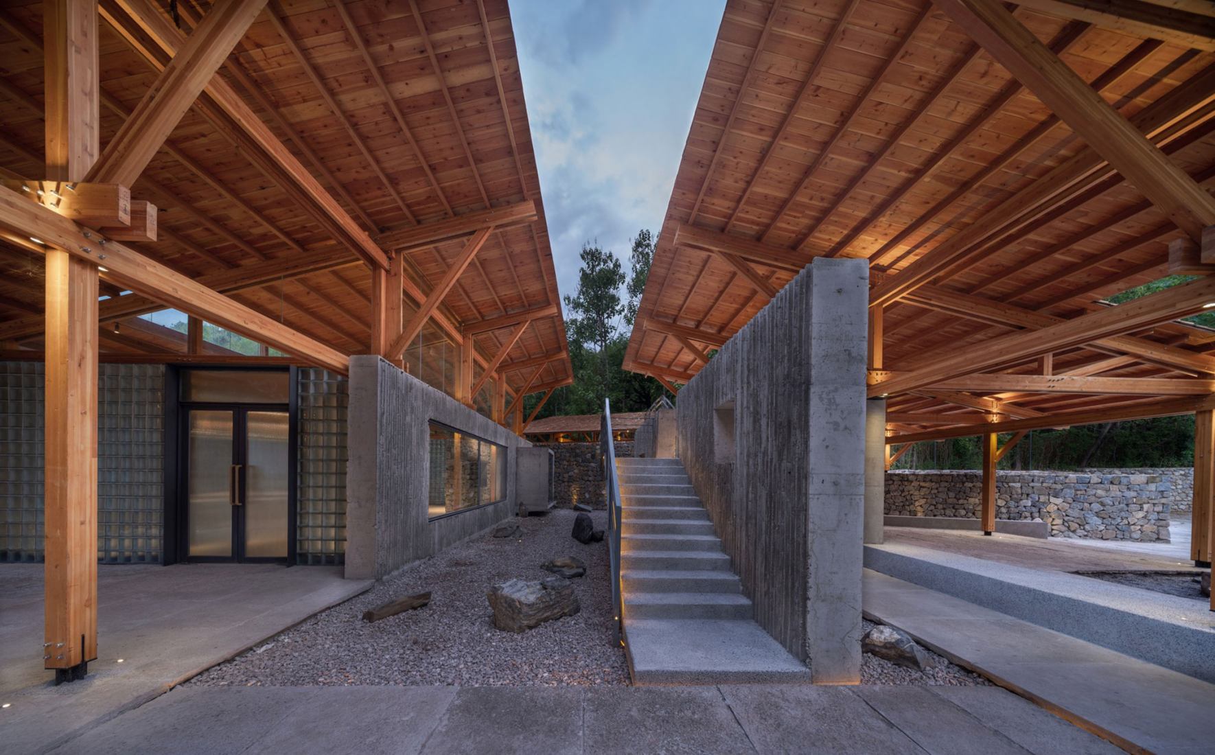 Multifunctional Service Center of Liuba Mountain Scenic Area by Shulin Architectural Design. Photograph by Yilong Zhao and Ang Wu.