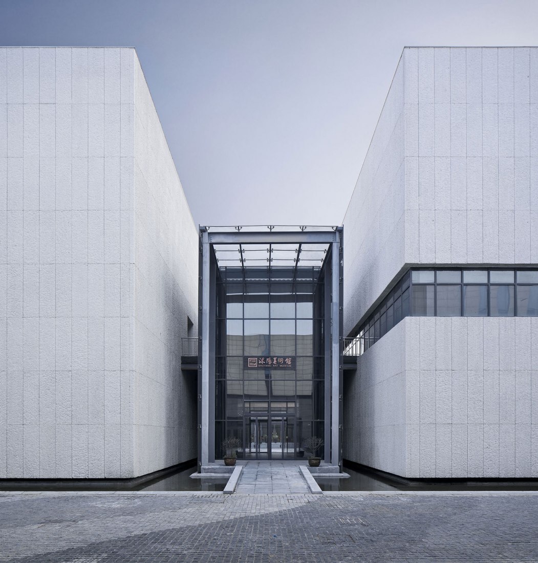 Secondary entrance. Shuyang Art Gallery by Danshen Dong. Photograph by Qiang Zhao