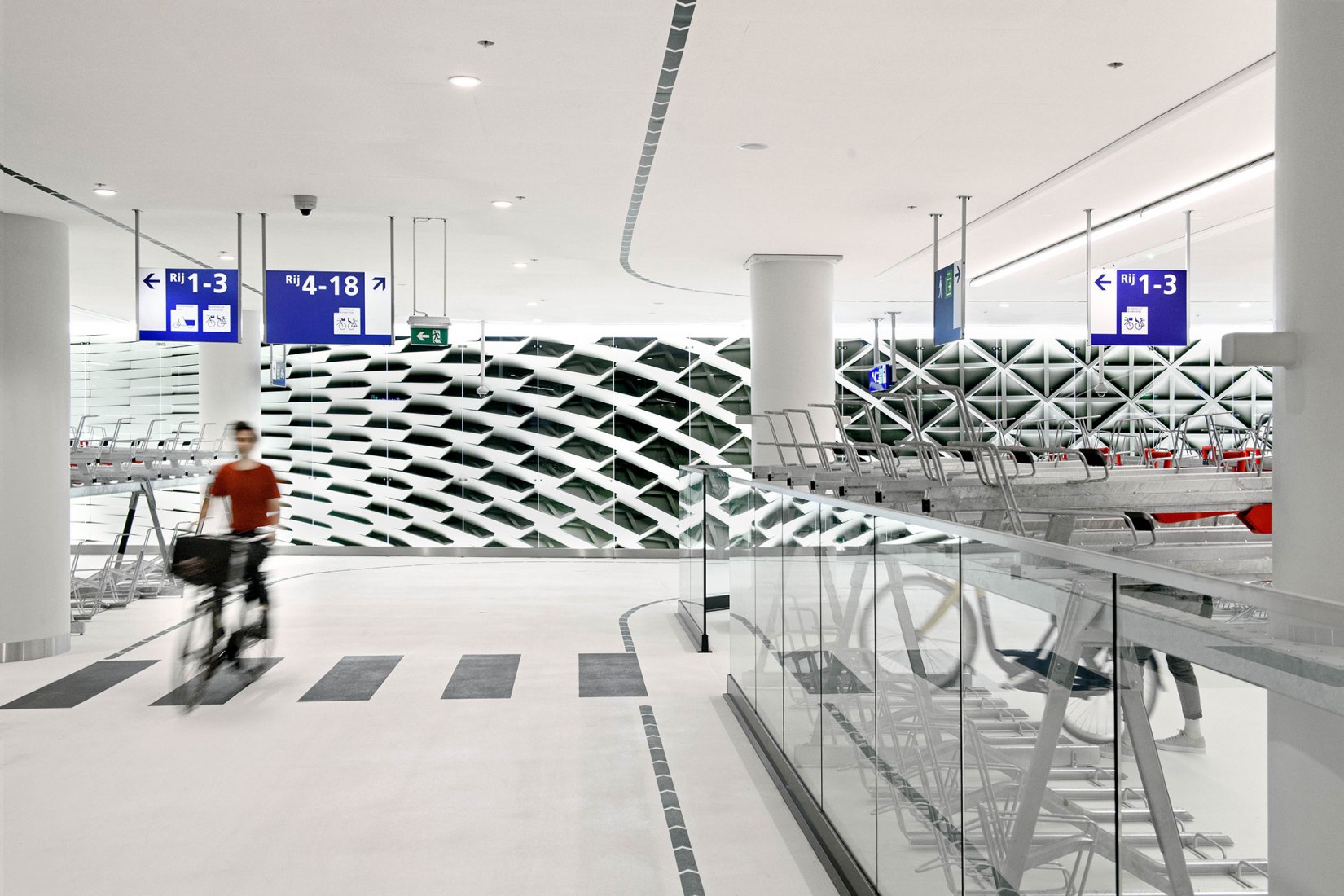 Koningin Julianaplein bicycle parking garage by Silo & Studio Marsman. Photograph by Mike Bink