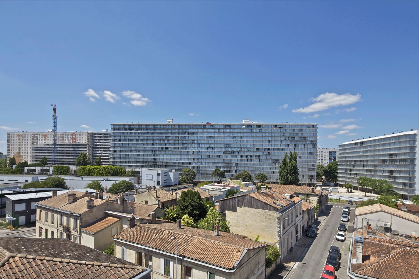 Overview, H block. Transformation of 530 dwellings, block G, H, I, Bordeaux, by Lacaton & Vassal with Frédéric Druot and Christophe Hutin. Photograph © Philippe-Ruault.