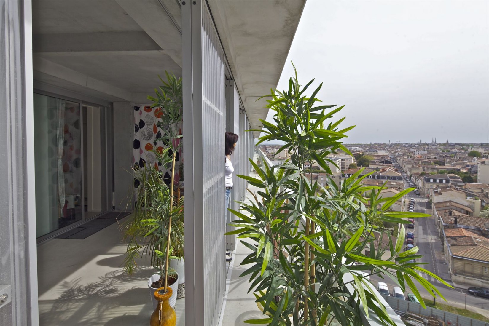 Interior view. Transformation of 530 dwellings, block G, H, I, Bordeaux, by Lacaton & Vassal with Frédéric Druot and Christophe Hutin. Photograph © Philippe-Ruault.