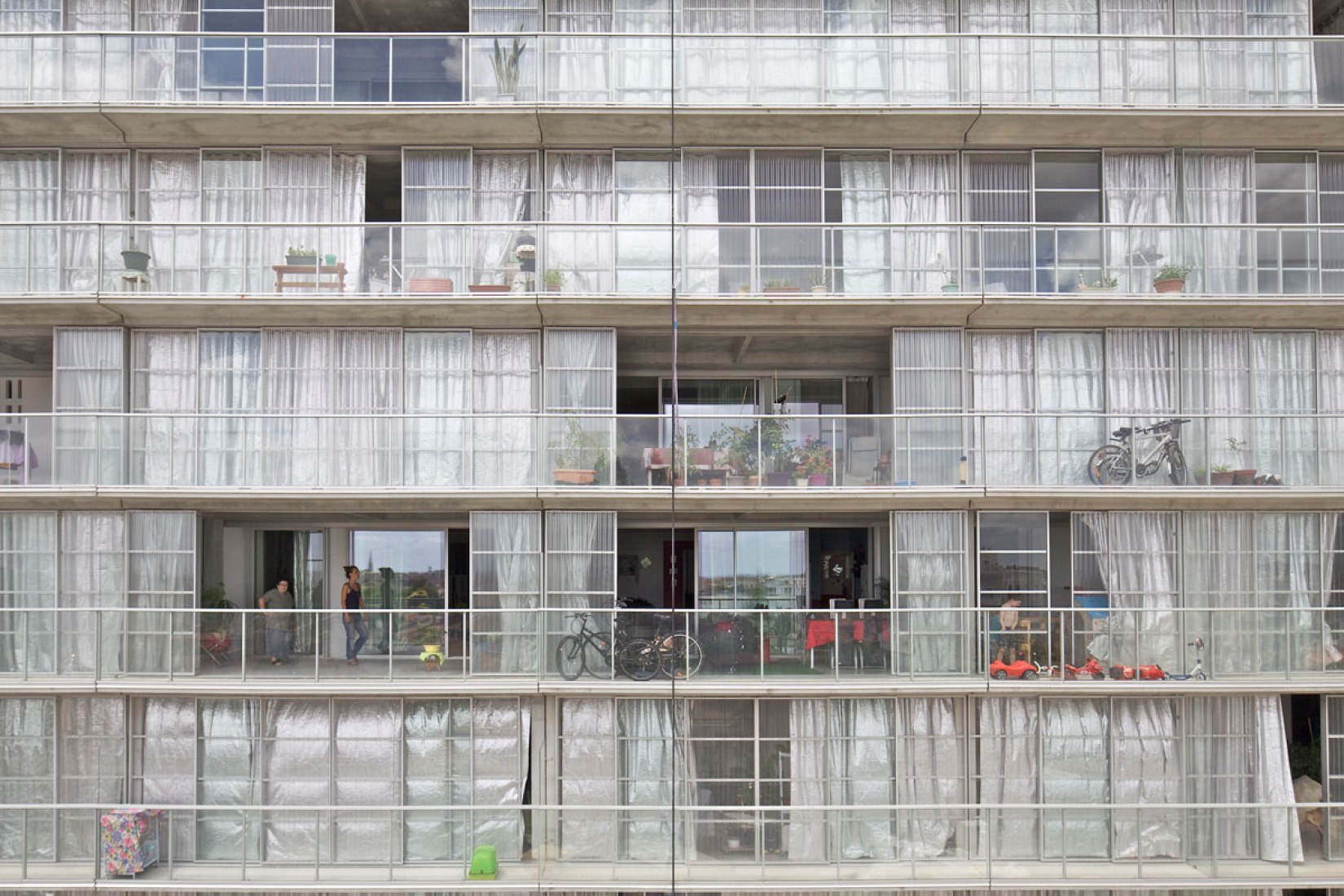Façade detail. Transformation of 530 dwellings, block G, H, I, Bordeaux, by Lacaton & Vassal with Frédéric Druot and Christophe Hutin. Photograph © Philippe-Ruault.