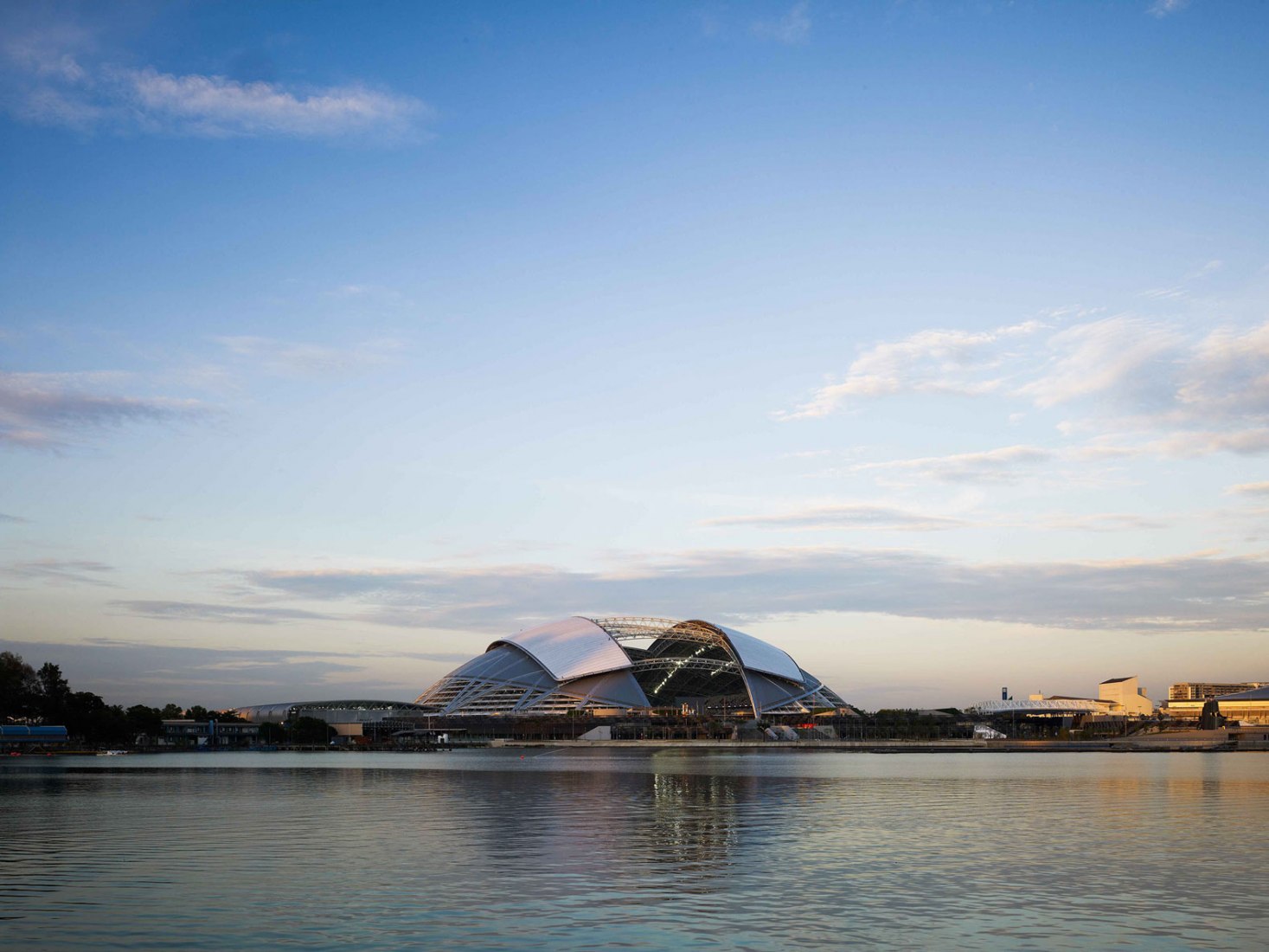 Estadio desde el mar. Estadio Nacional de Singapur por ARUP Associates. Imagen © Christian Richters.