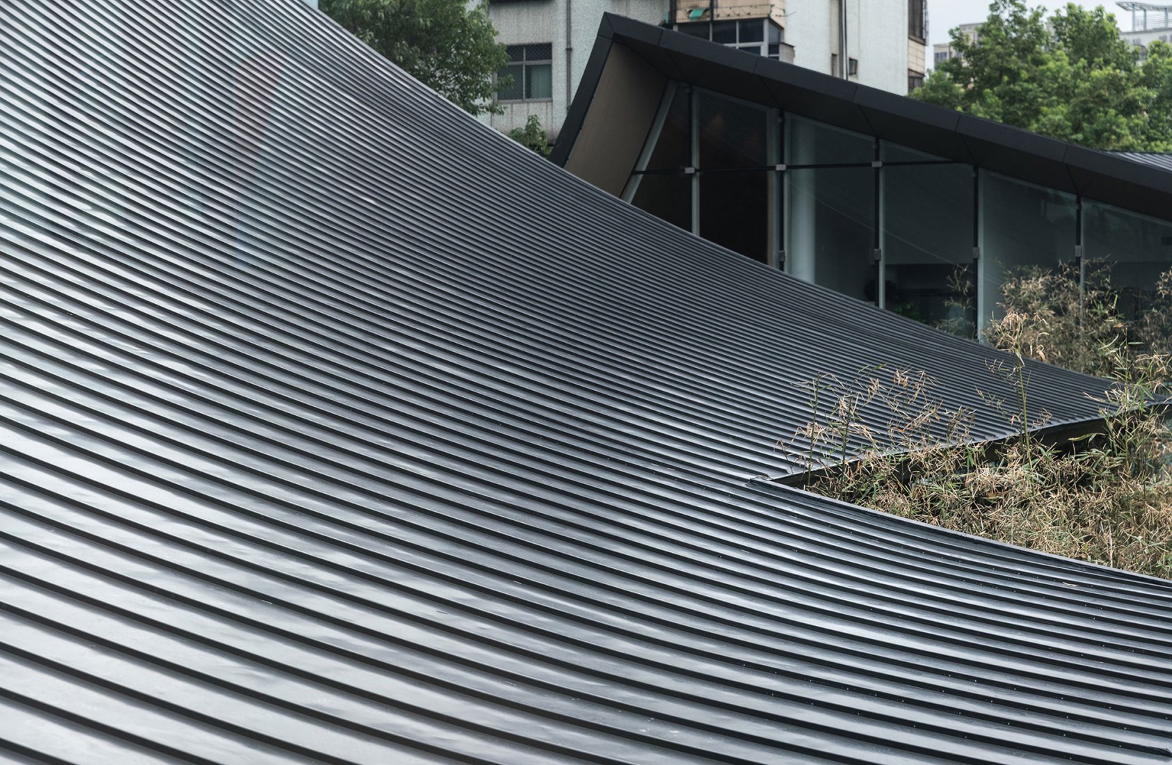Details of slope roof. SINO-OCEAN. Oriental Worldview Sales Center. Photograph by Yuchen Chao. Copyright by Waterfrom Design 