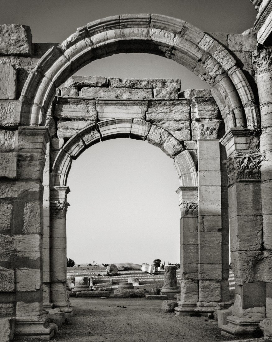 Palmira 3. Siria, una exposición de Pío Cabanillas. Imagen cortesía de La Fábrica
