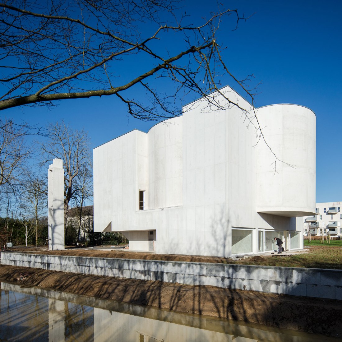 Álvaro Siza completes the Saint Jacques de la Lande church The