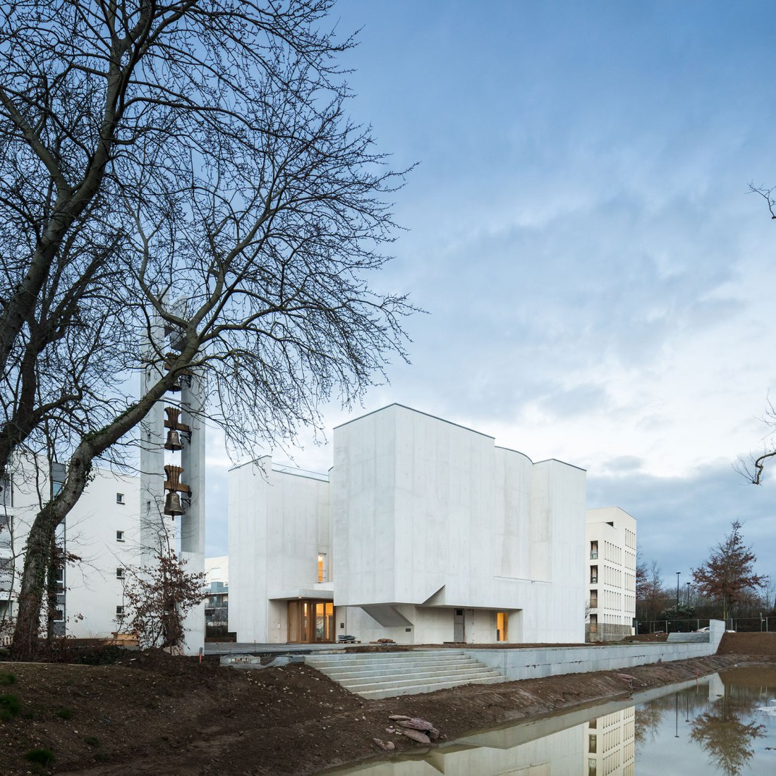 Álvaro Siza completes the Saint Jacques de la Lande church The