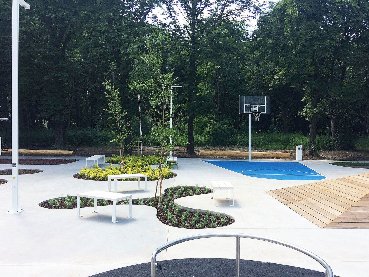 Multifunctional public space - activity zone in Chorzów by SLAS architects. Photograph by Michał Kopaniszyn.