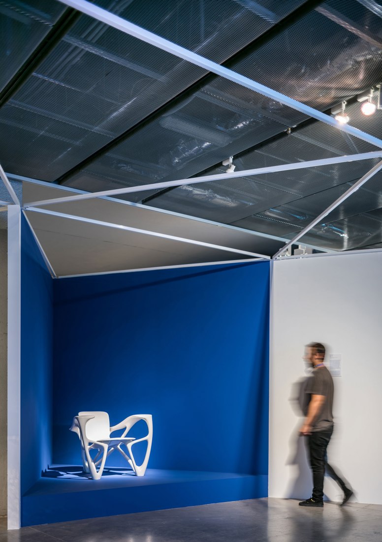 Imagen de sala. Curiosidad Radical. En la órbita de Buckminster Fuller por Smart and Green Design. Fotografía por © Javier de Paz García.