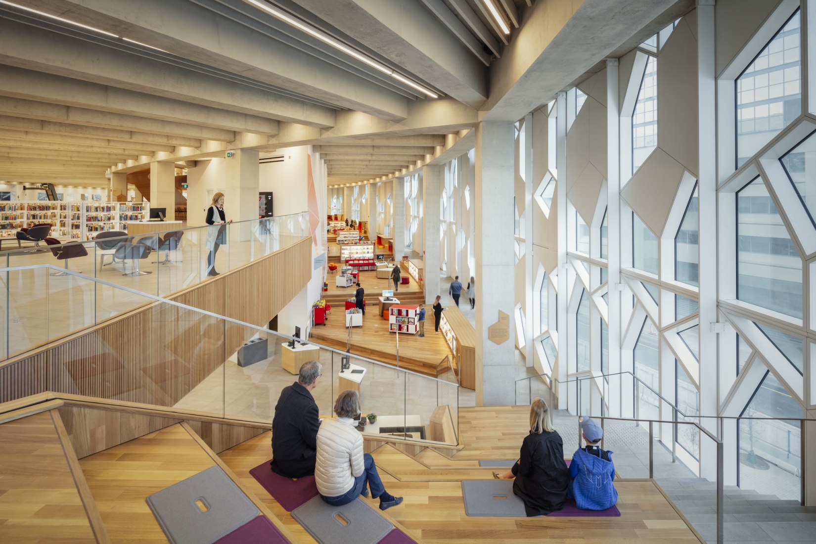 Nueva Biblioteca Central de Calgary de Snøhetta + DIALOG. Fotografía por Michael Grimm