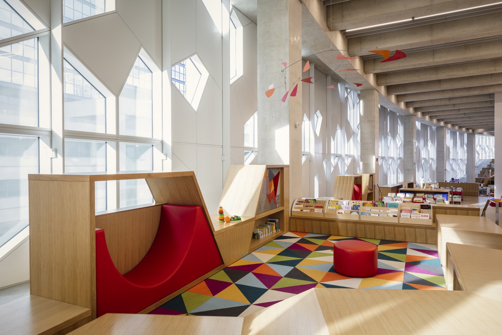 Nueva Biblioteca Central de Calgary de Snøhetta + DIALOG. Fotografía por Michael Grimm