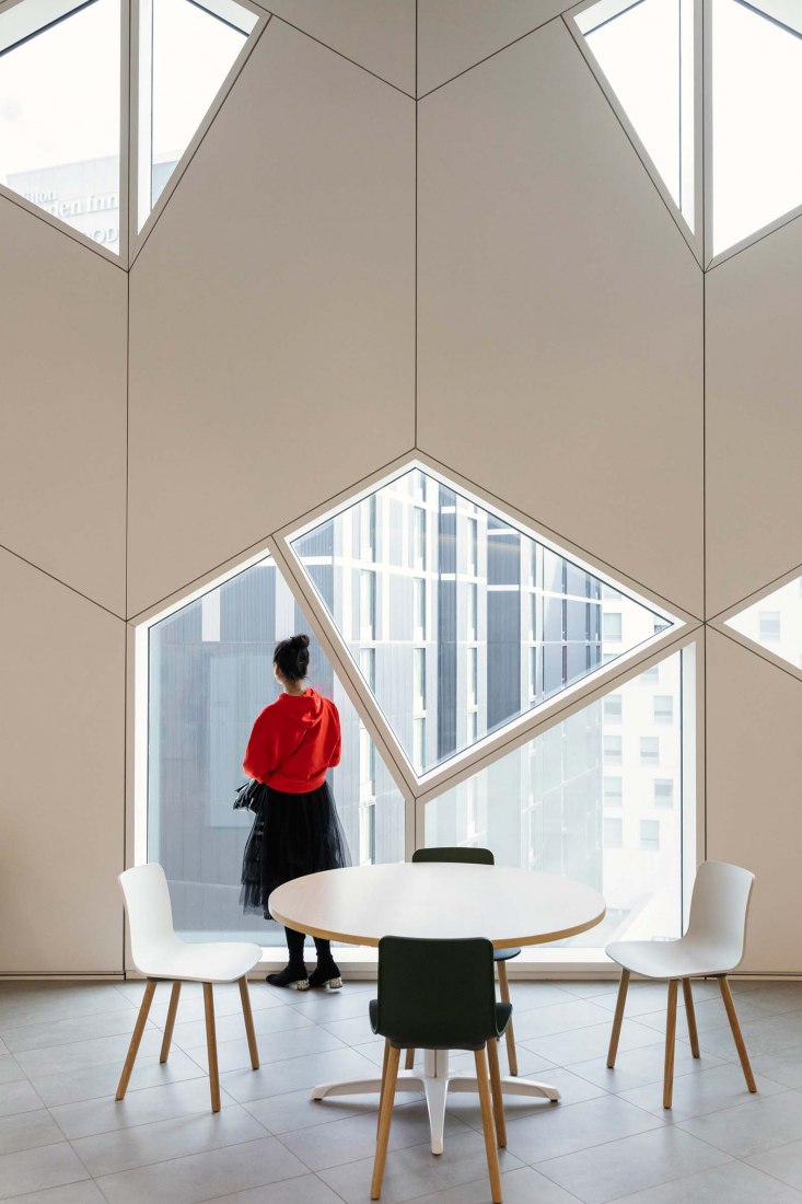 Nueva Biblioteca Central de Calgary de Snøhetta + DIALOG. Fotografía por Michael Grimm