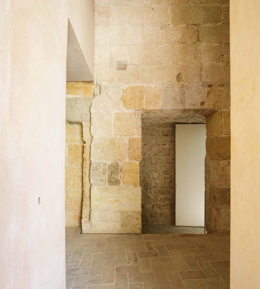 Intervención en los sótanos del Palacio Mudéjar del Real Alcázar de Sevilla por Reina & Asociados. Fotografía por Fernando Alda