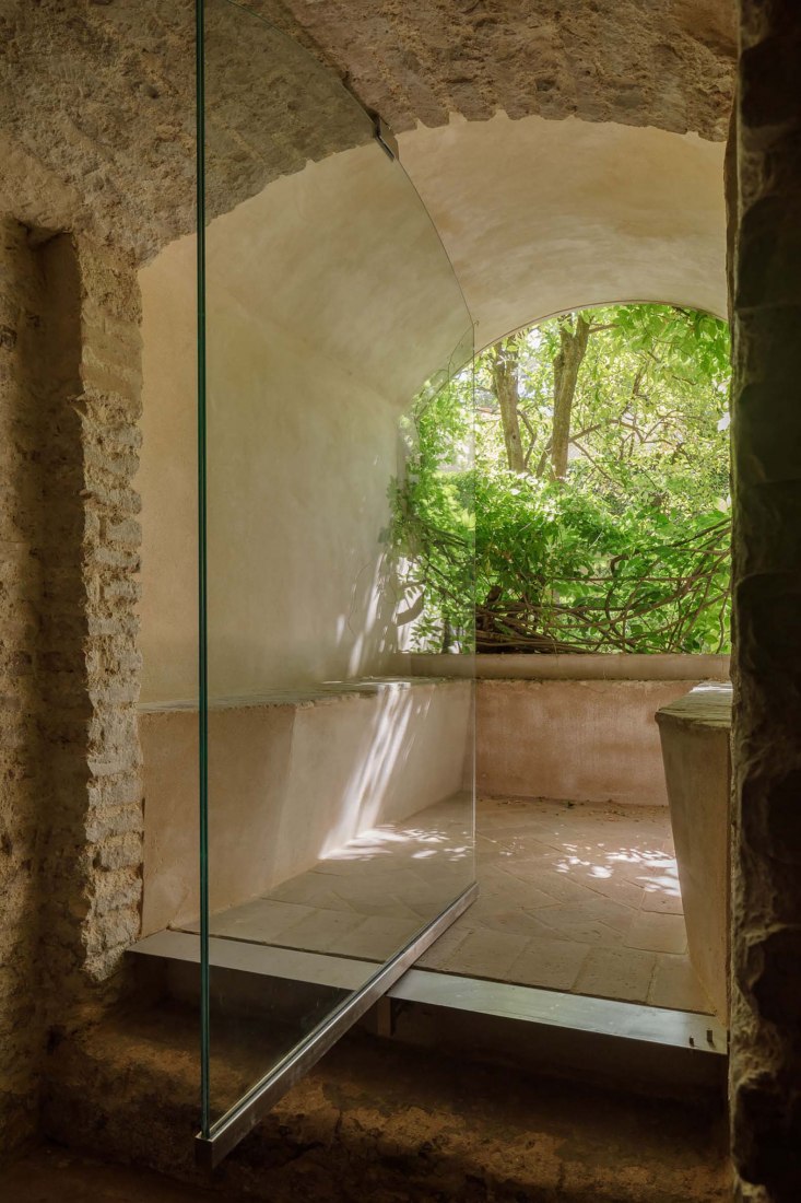 Intervención en los sótanos del Palacio Mudéjar del Real Alcázar de Sevilla por Reina & Asociados. Fotografía por Fernando Alda