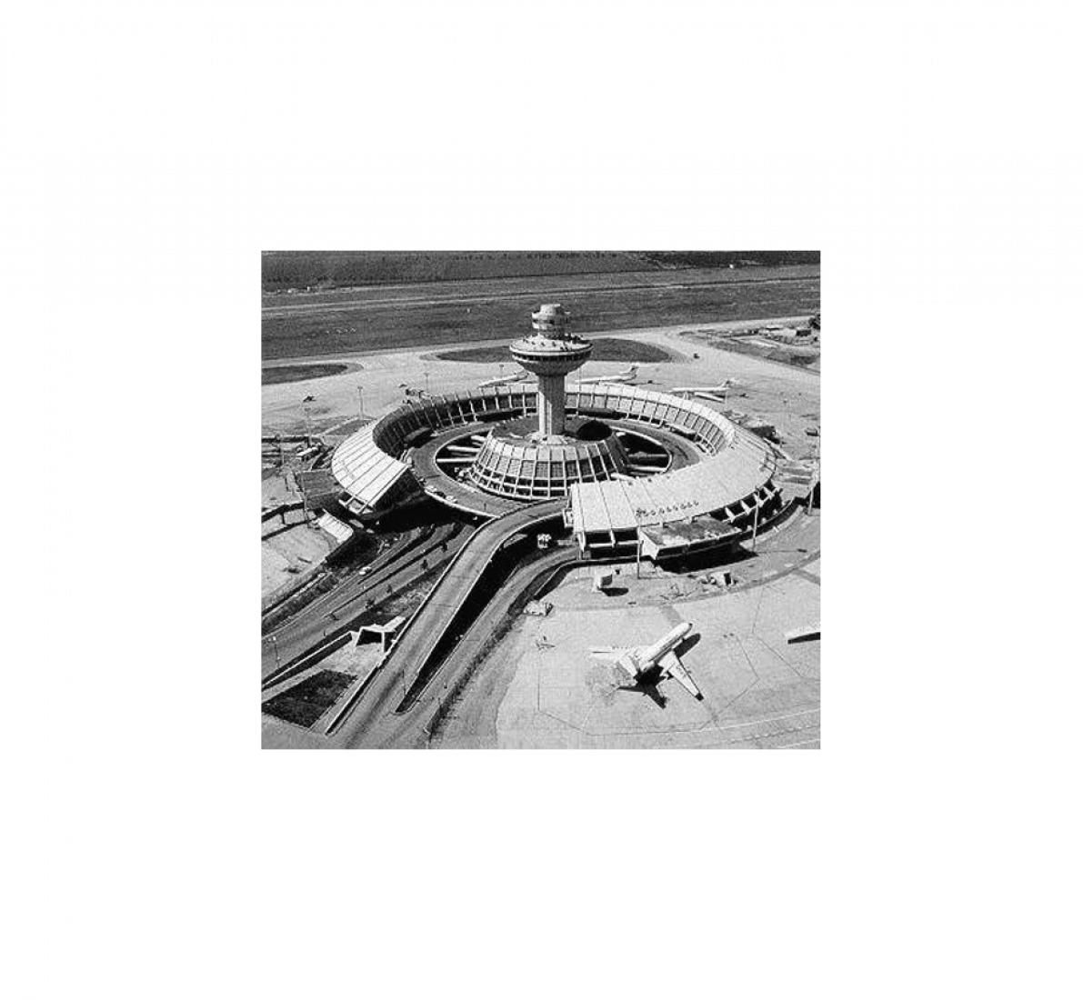 Aeropuerto internacional de Zvartnotz, Yerevan, Armenia, 1980.  Arquitectos: A. Tarkhanyan, S. Khachikyan, L. Cherkizyan, Z. Shekhlyan.  Ingeniero.- S. Bagdasaryan.