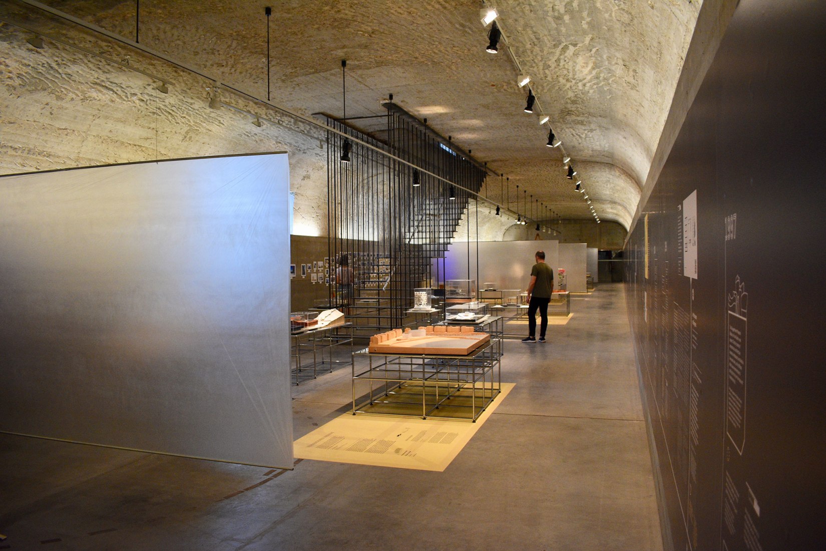 Room view. Spanish Architectures. Photograph by Jordi García - Fudació Mies van der Rohe