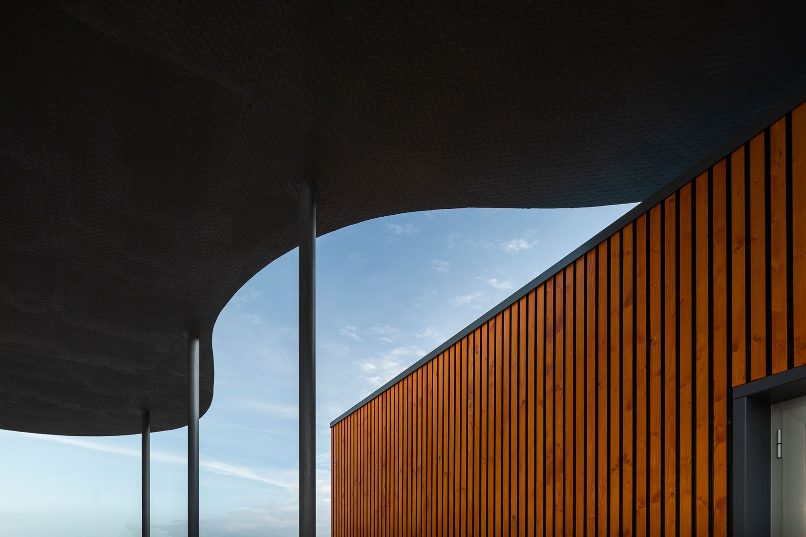 "Spectris Innovation Centre" por "Studium". Fotografía por Ivo Tavares Studio