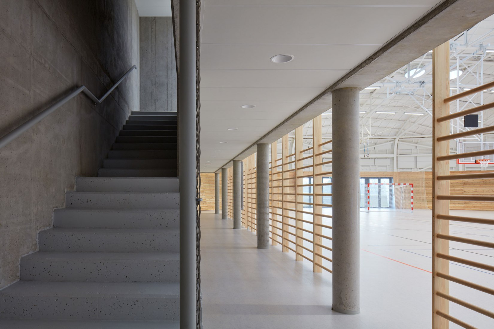 Corridor. Dolní Brežany Sports Hall by SPORADICAL. Photograph © Jakub Skokan, Martin Tůma / BoysPlayNice