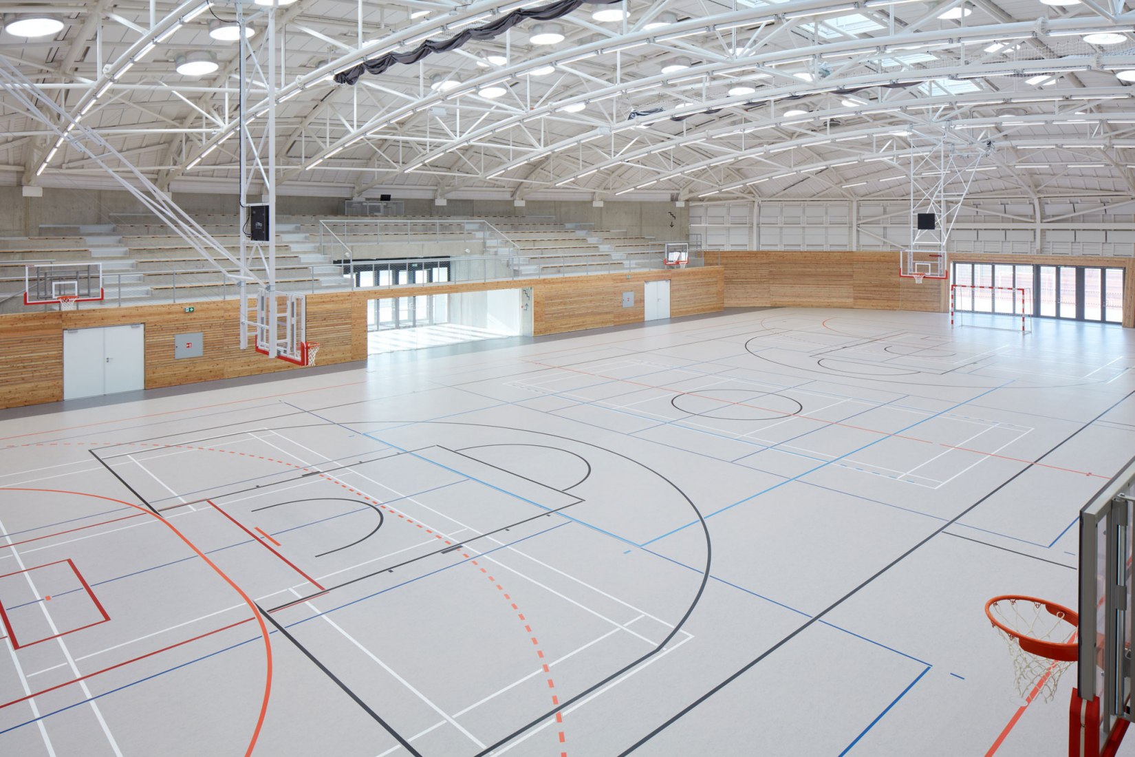 Interior. Dolní Brežany Sports Hall by SPORADICAL. Photograph © Jakub Skokan, Martin Tůma / BoysPlayNice
