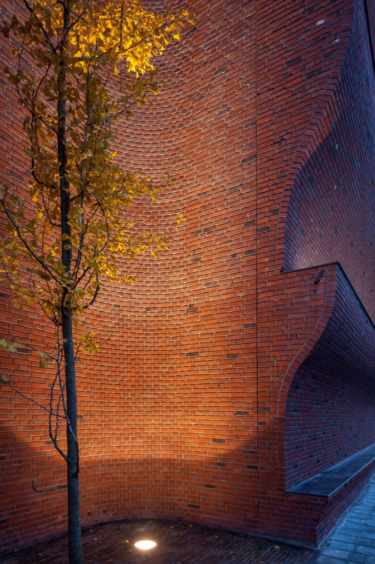 Sports Block Groningen by Marlies Rohmer Architects & Urbanists. Photograph © Daria Scagliola / Stijn Brakkee.
