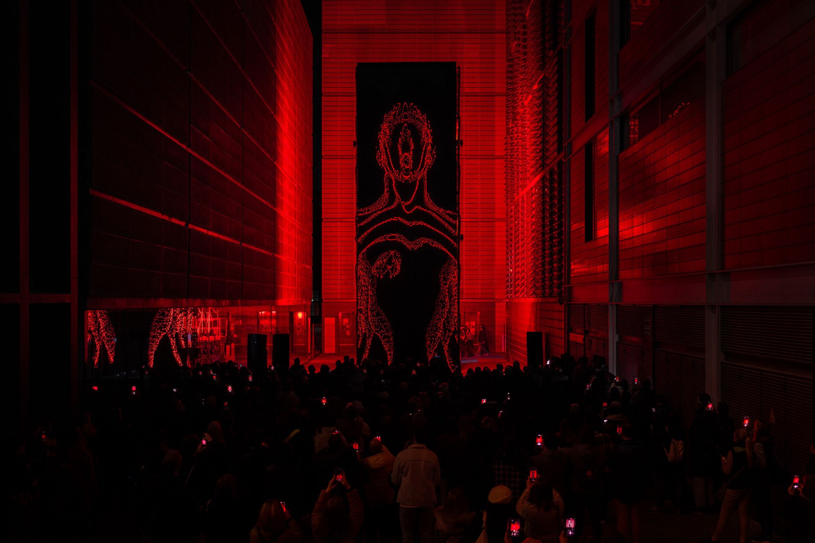 «Monolith» por SpY. Fotografía por Rubén P. Bescós.