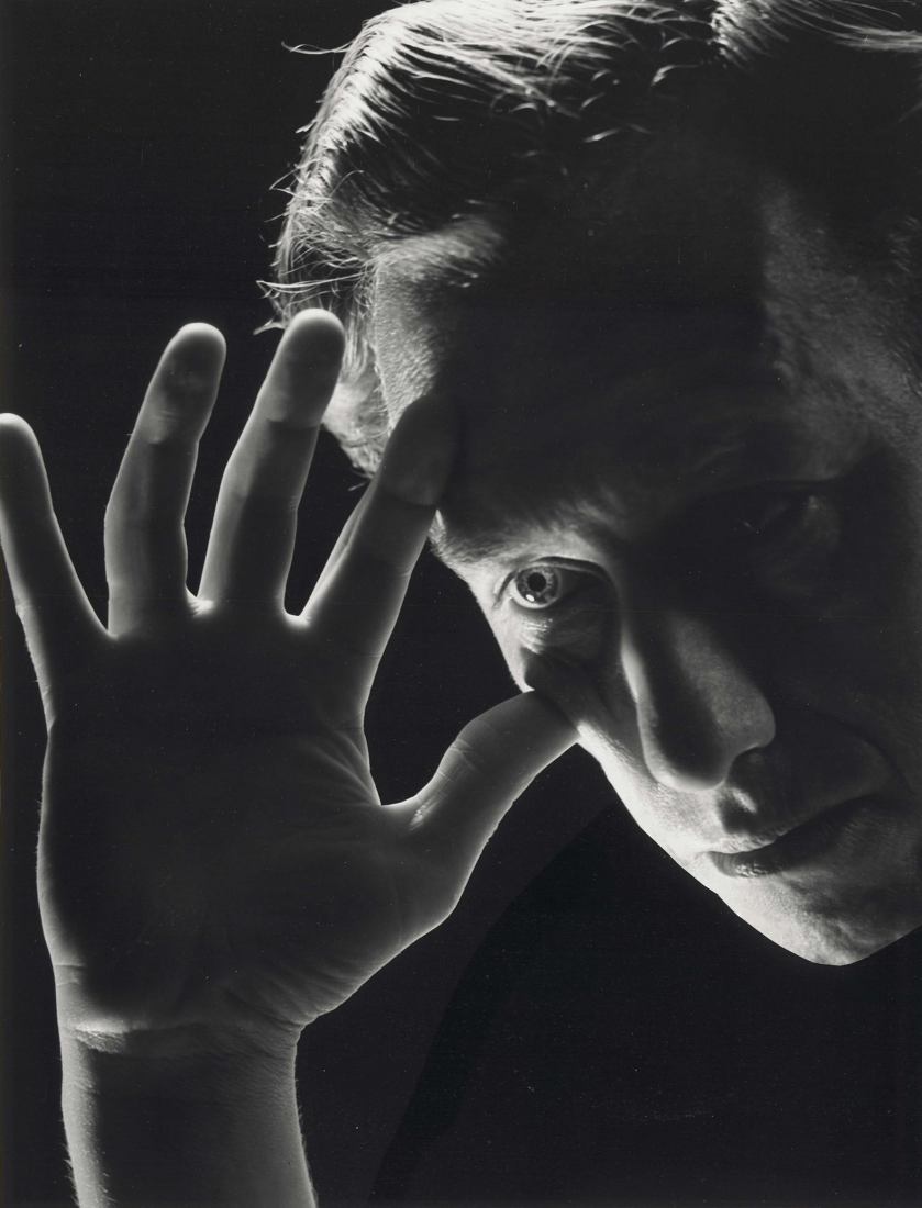 Steef Zoetmulder, Autorretrato, 1945. Revelado impreso en gelatina de plata, 44,5 x 33,1 cm Bibliotecas de la Universidad de Leiden.