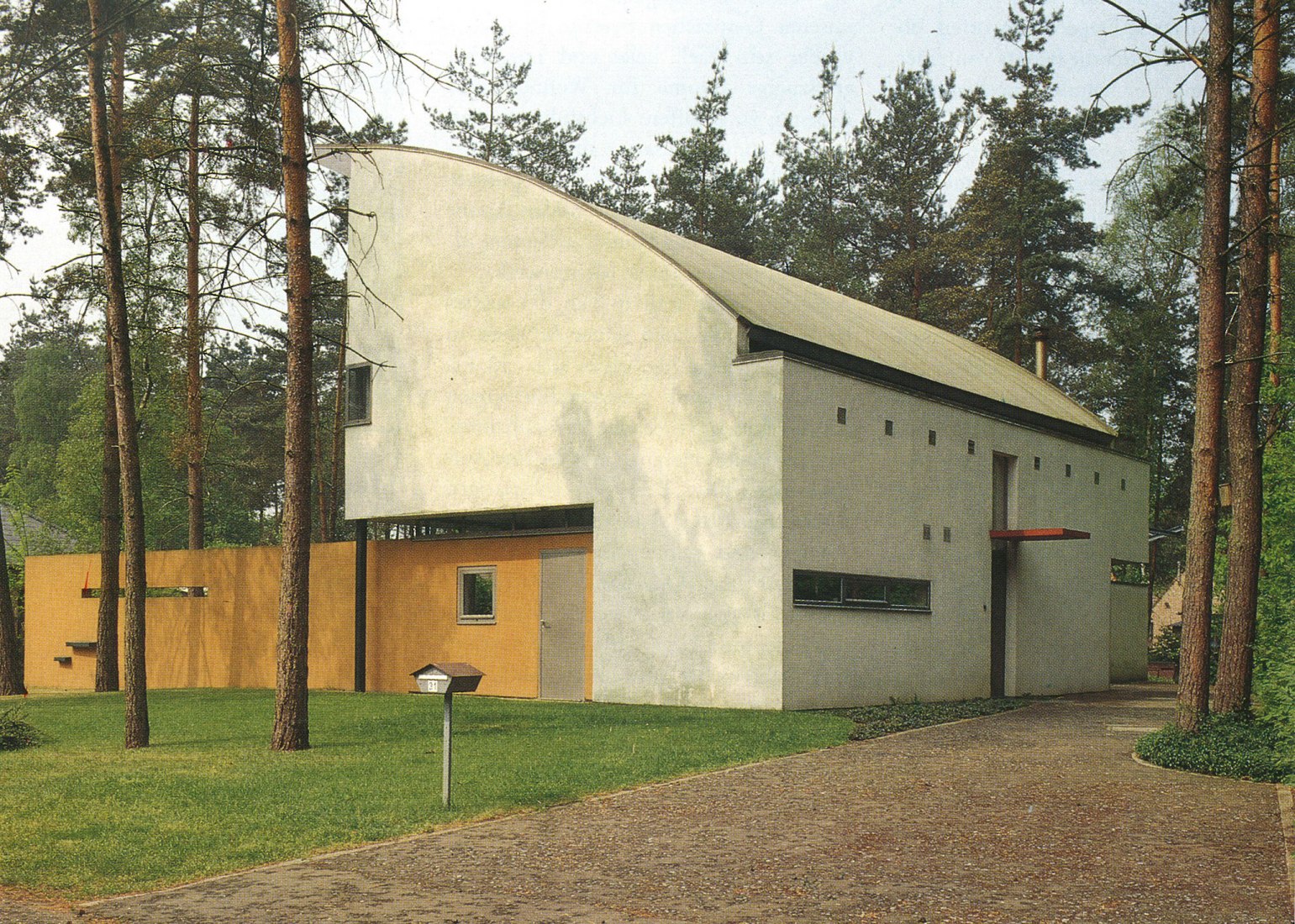 Villa VP by Stèphane Beel Architects. Photograph by Kinold. Courtesy by Ittinerant Office. 