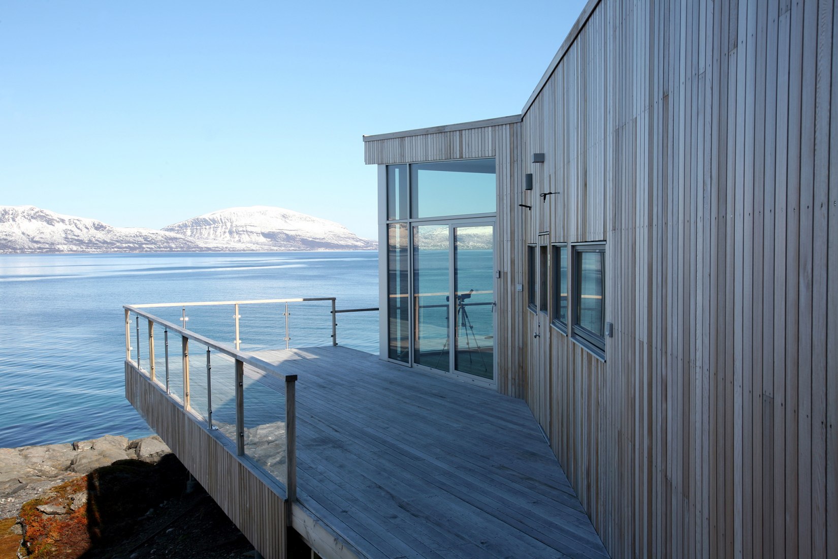 Cabina en los Alpes de Lyngen por Stinessen Arkitektur. Fotografía ©Siggen Stinessen.