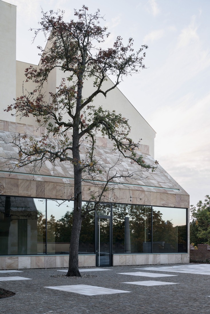 Reconstrucción y ampliación del Nuevo Provostry por Studio Acht. Fotografía por Tomáš Slavík.