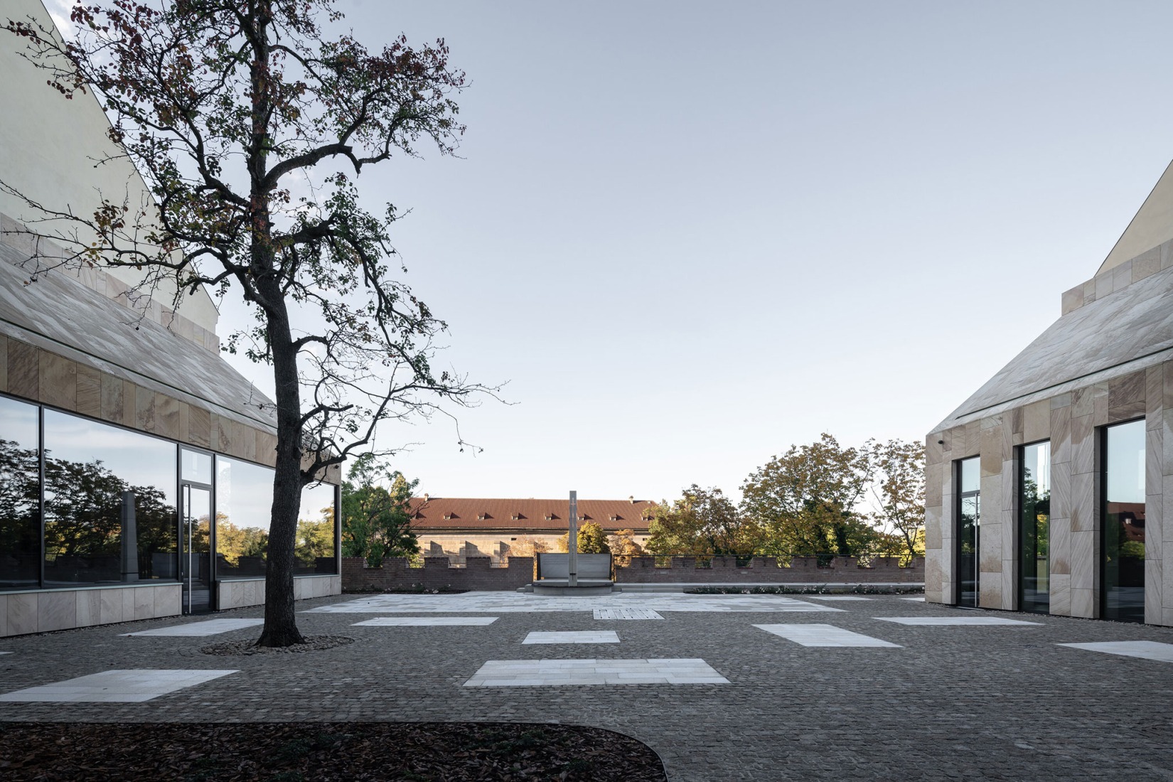 Reconstrucción y ampliación del Nuevo Provostry por Studio Acht. Fotografía por Tomáš Slavík.