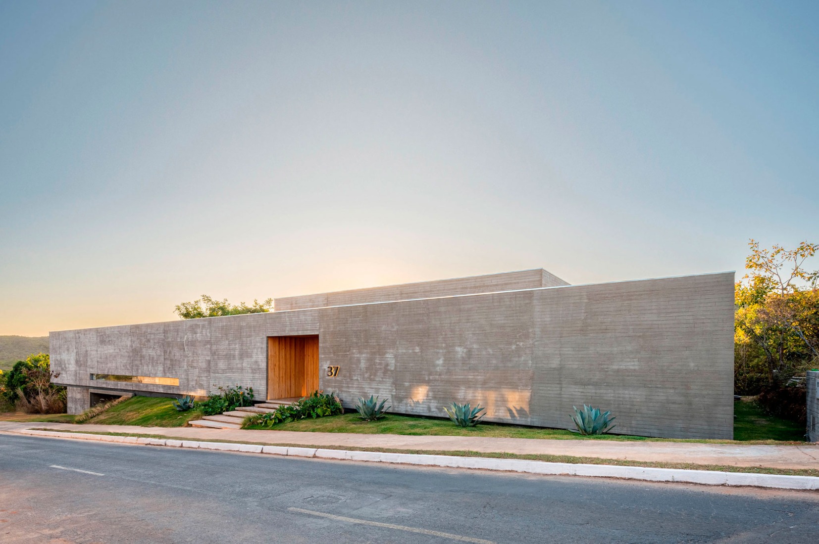 Casa Paineiras by Studio Bruno Porto. Photograph by Rafael Nadler.
